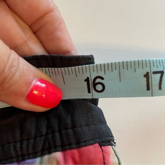 Modern Amusement Tie Dye Retro Board Swim Shorts Size 30 - Picture 9 of 9